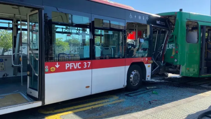 Accidente de buses en Maipú: 20 heridos Accidente de buses en Maipú: 20 heridos