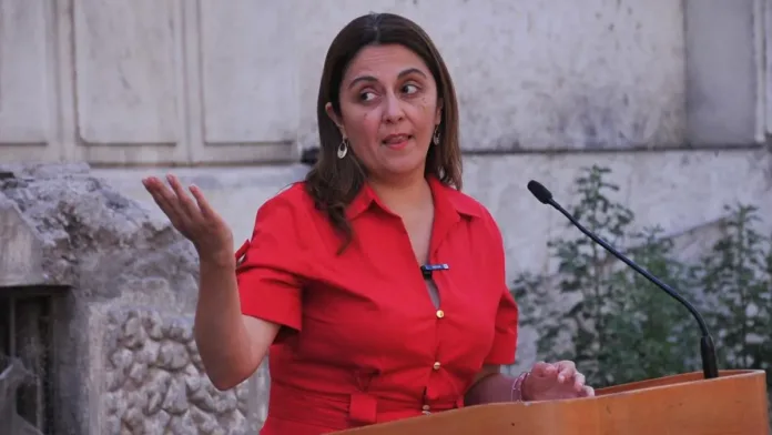 Marcela Sandoval aclara la fallida venta de la casa de Allende en su declaración. Marcela Sandoval aclara la fallida venta de la casa de Allende en su declaración.