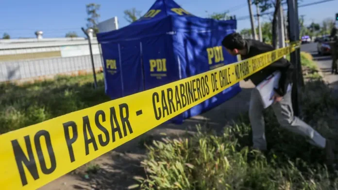 Mujer hallada muerta con heridas corto punzantes cerca del Parque O'Higgins. Mujer hallada muerta con heridas corto punzantes cerca del Parque O'Higgins.