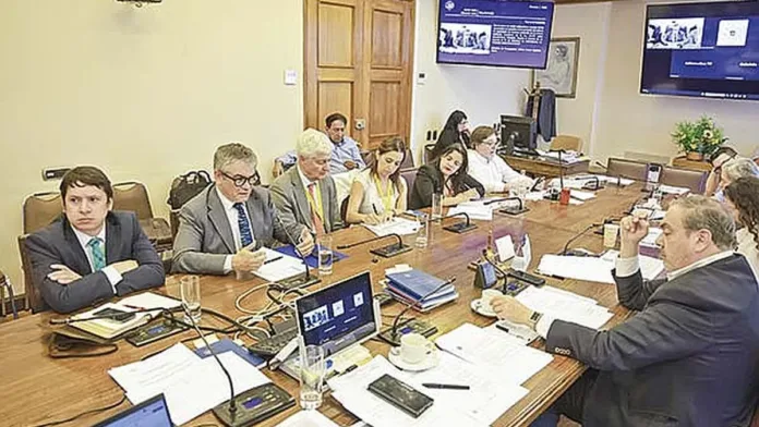 Marcel en la Cámara: tensión por recortes y baja recaudación de capitales. Marcel en la Cámara: tensión por recortes y baja recaudación de capitales.