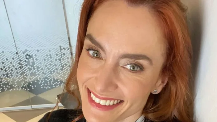 Begoña Basauri sorprende con un radical cambio de look tras casi una década. Begoña Basauri sorprende con un radical cambio de look tras casi una década.