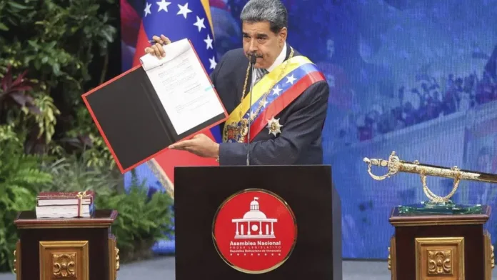 Nicolás Maduro anuncia reforma constitucional para un "nuevo Estado" en Venezuela. Nicolás Maduro anuncia reforma constitucional para un "nuevo Estado" en Venezuela.