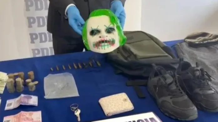 Detenido el 'Joker magallánico' en Puerto Natales por robos y municiones de guerra. Detenido el 'Joker magallánico' en Puerto Natales por robos y municiones de guerra.