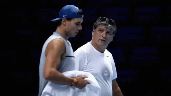 El tío de Nadal cuestiona las lesiones de Djokovic en un polémico comentario. El tío de Nadal cuestiona las lesiones de Djokovic en un polémico comentario.