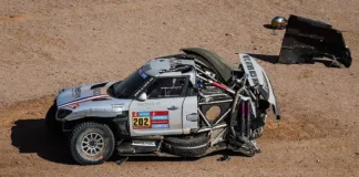 Grave accidente en el Rally Dakar: volcadura y evacuación en helicóptero.