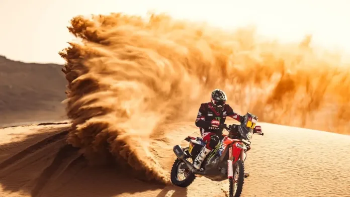 Pablo Quintanilla se posiciona en el top 10 de motos tras la etapa maratón del Dakar. Pablo Quintanilla se posiciona en el top 10 de motos tras la etapa maratón del Dakar.