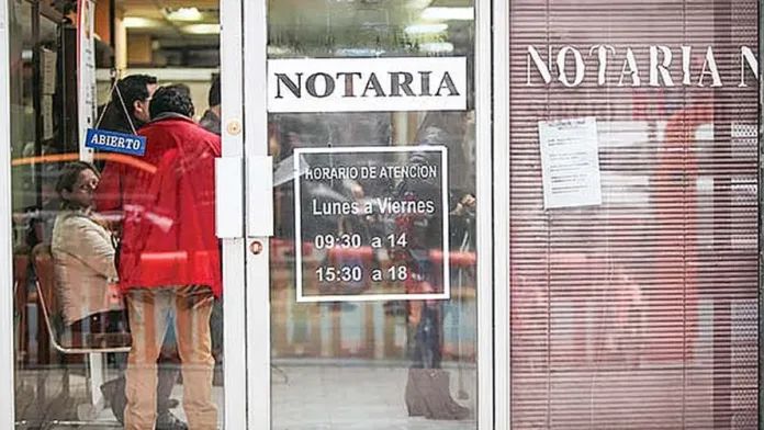 Diputados discuten reforma a notarios y cambios en el Conservador de Bienes Raíces. Diputados discuten reforma a notarios y cambios en el Conservador de Bienes Raíces.