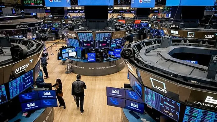 Wall Street se desploma tras la reducción de apuestas por bajas de tasas en EE.UU. Wall Street se desploma tras la reducción de apuestas por bajas de tasas en EE.UU.