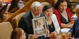 Roberto Celedón toma el cargo de diputada en honor a su esposa, Mercedes Bulnes.