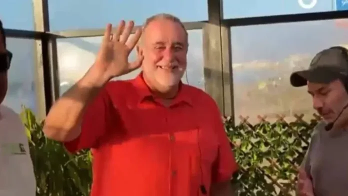Roberto Dueñas regresa a la pantalla y comparte su vida en La Serena. Roberto Dueñas regresa a la pantalla y comparte su vida en La Serena.