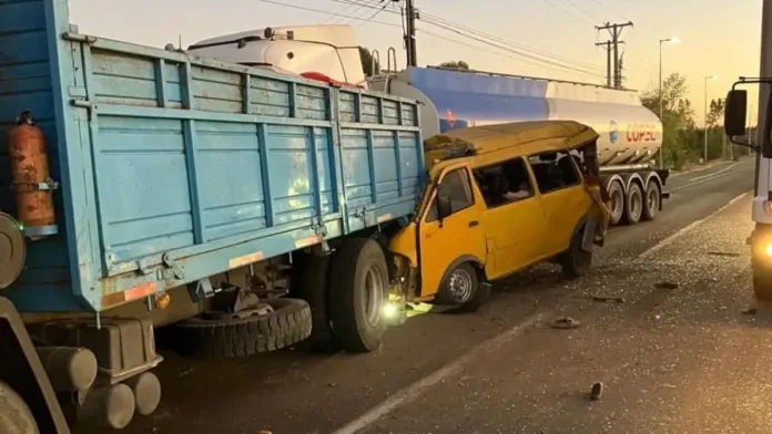 Trágico accidente en San Carlos: un muerto y dos heridos graves tras colisión. Trágico accidente en San Carlos: un muerto y dos heridos graves tras colisión.