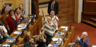Diputados aprueban proyecto para reparar deuda histórica a profesores, solo opositores en contra.