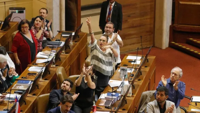 Diputados aprueban proyecto para reparar deuda histórica a profesores, solo opositores en contra. Diputados aprueban proyecto para reparar deuda histórica a profesores, solo opositores en contra.