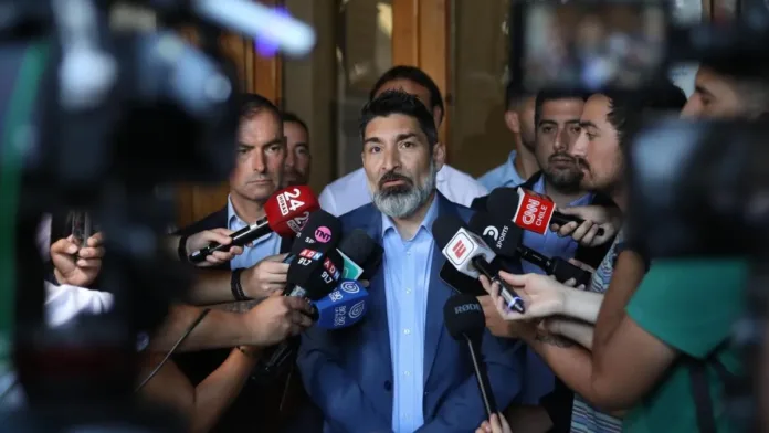 El fútbol chileno regresa tras el acuerdo entre Sifup y ANFP. ¡A disfrutar de la acción! El fútbol chileno regresa tras el acuerdo entre Sifup y ANFP. ¡A disfrutar de la acción!