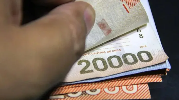 El sueldo mínimo en Chile alcanzará nuevas cifras en 2025, ajustándose según la inflación. Conoce los detalles de los próximos aumentos salariales. El sueldo mínimo en Chile alcanzará nuevas cifras en 2025, ajustándose según la inflación. Conoce los detalles de los próximos aumentos salariales.
