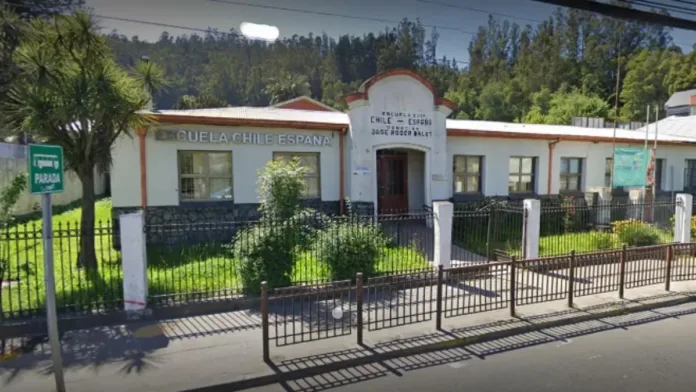 Profesores denuncian agresión de un niño de 10 años; colegio lo expulsa bajo Ley Aula Segura. Profesores denuncian agresión de un niño de 10 años; colegio lo expulsa bajo Ley Aula Segura.