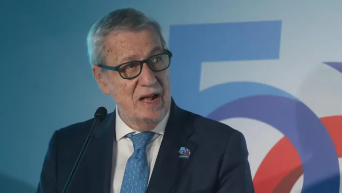 Van Klaveren: "Una violación más al derecho internacional" tras no entrega de Shiri Bibas. Van Klaveren: "Una violación más al derecho internacional" tras no entrega de Shiri Bibas.