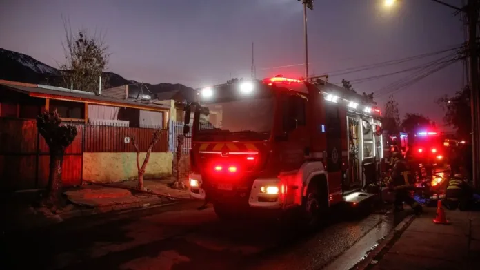 Incendio en Bajos de Mena: 4 casas afectadas Incendio en Bajos de Mena: 4 casas afectadas
