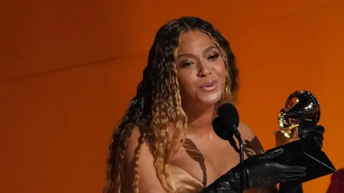 Beyoncé y Miley Cyrus brillan en los Grammy con "II Most Wanted". Beyoncé y Miley Cyrus brillan en los Grammy con "II Most Wanted".