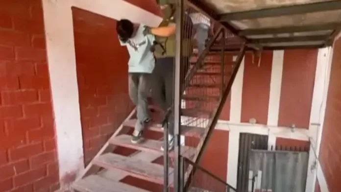 Funcionario de Carabineros asaltado en Buin; arrestan a un joven de 18 años. Funcionario de Carabineros asaltado en Buin; arrestan a un joven de 18 años.