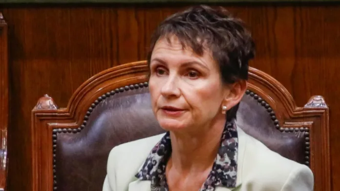 La ministra Tohá lamenta la pérdida de un carabinero en La Moneda. La ministra Tohá lamenta la pérdida de un carabinero en La Moneda.