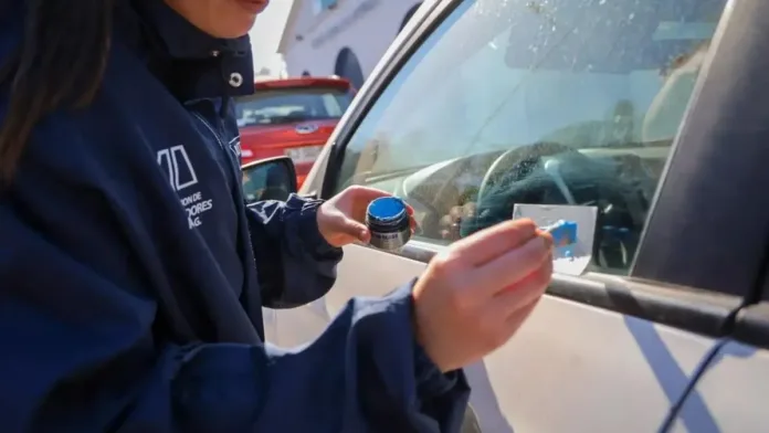 Chile implementa grabado de patentes en vehículos desde 2024 para prevenir robos. Chile implementa grabado de patentes en vehículos desde 2024 para prevenir robos.