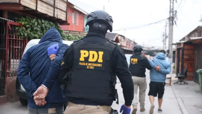 Tres detenidos por incendio en Coihueco; seis viviendas afectadas por las llamas. Tres detenidos por incendio en Coihueco; seis viviendas afectadas por las llamas.