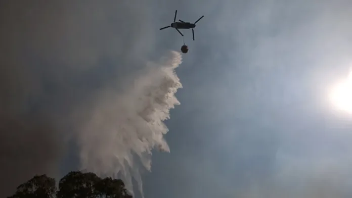 Evacuación en Collipulli: incendio descontrolado activa alerta máxima en la zona. Evacuación en Collipulli: incendio descontrolado activa alerta máxima en la zona.