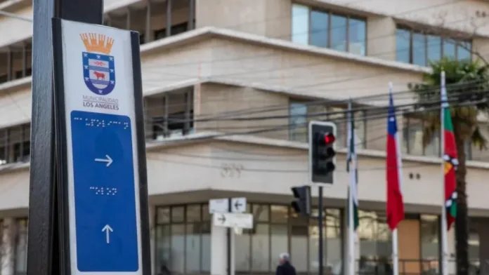 El Concejo Municipal de Los Ángeles enfrenta un déficit de $8 mil millones en educación. El Concejo Municipal de Los Ángeles enfrenta un déficit de $8 mil millones en educación.