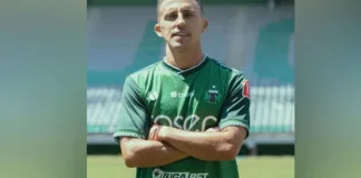 Diego Buonanotte rinde homenaje a Nicolás Castillo en su llegada a Deportes Temuco.