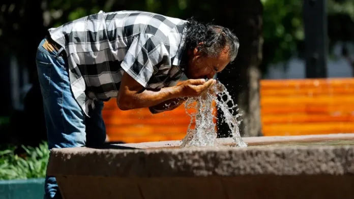 Advertencia por altas temperaturas: hasta 36°C en cinco regiones del país. Advertencia por altas temperaturas: hasta 36°C en cinco regiones del país.