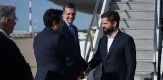 El presidente Boric llega a Uruguay para su primera visita oficial.