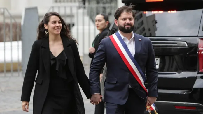 El presidente Boric y su pareja revelan el nombre de su hija: Capullito de 23. El presidente Boric y su pareja revelan el nombre de su hija: Capullito de 23.