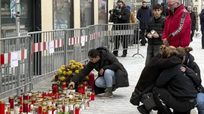 Gobierno de Austria califica de "ataque islamista" el apuñalamiento en Viena. Gobierno de Austria califica de "ataque islamista" el apuñalamiento en Viena.