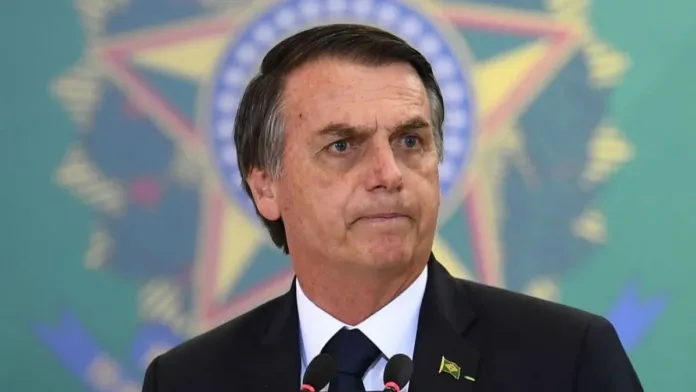 Fiscalía brasileña acusa a Bolsonaro de intento de golpe contra Lula; enfrenta cárcel. Fiscalía brasileña acusa a Bolsonaro de intento de golpe contra Lula; enfrenta cárcel.