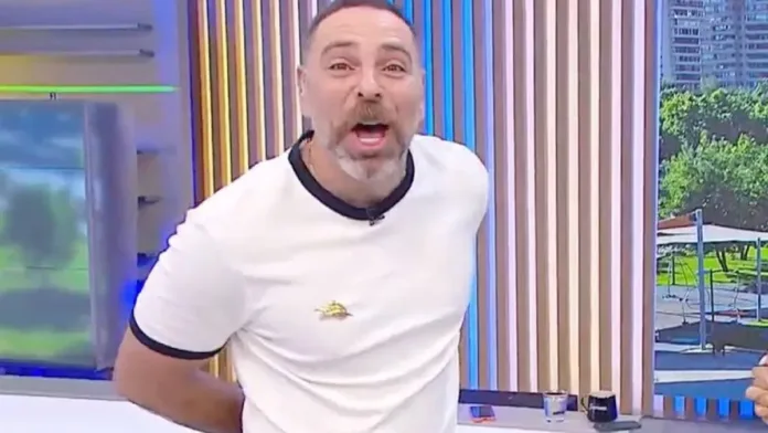 José Antonio Neme confronta a colegas tras su sorpresiva salida de Mucho Gusto. José Antonio Neme confronta a colegas tras su sorpresiva salida de Mucho Gusto.