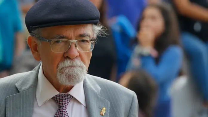 El profesor José Maza agradece a Seguridad Ciudadana por salvar a su hijo tras un accidente. El profesor José Maza agradece a Seguridad Ciudadana por salvar a su hijo tras un accidente.