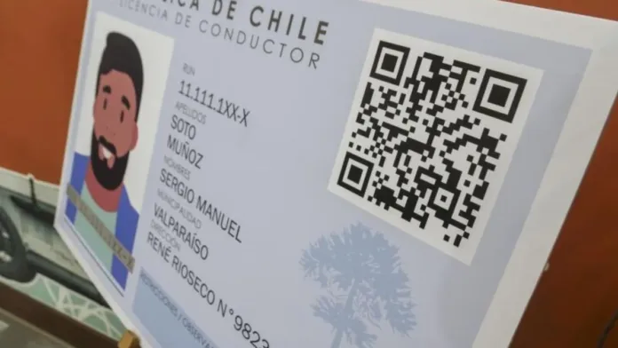 Chile presenta la licencia de conducir digital: implementación en Tarapacá y Aysén.