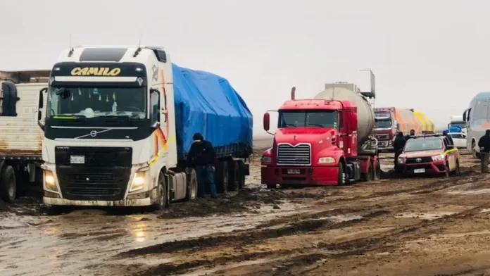 Balance de lluvias en el norte: Antofagasta enfrenta damnificados y cortes de rutas. Balance de lluvias en el norte: Antofagasta enfrenta damnificados y cortes de rutas.