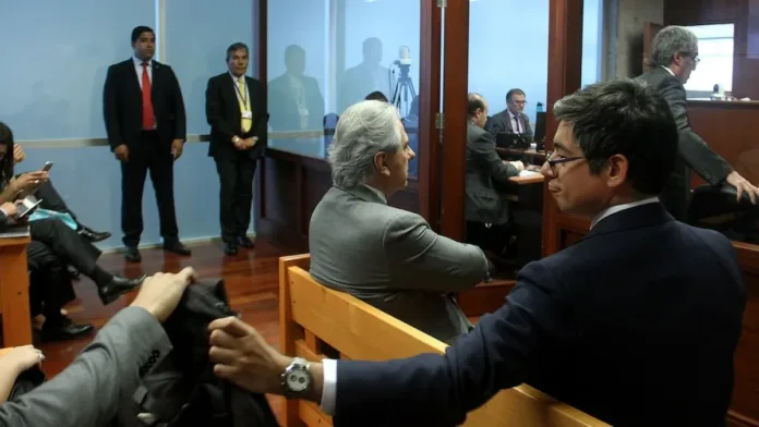 Exfiscal Guerra expone cómo Moreira evadió el caso Penta a pesar de las pruebas. Exfiscal Guerra expone cómo Moreira evadió el caso Penta a pesar de las pruebas.