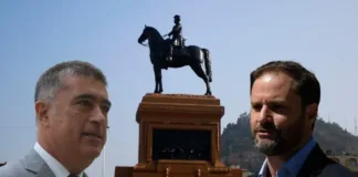 Desbordes y Bellolio celebran la rectificación del CMN sobre la estatua de Baquedano.