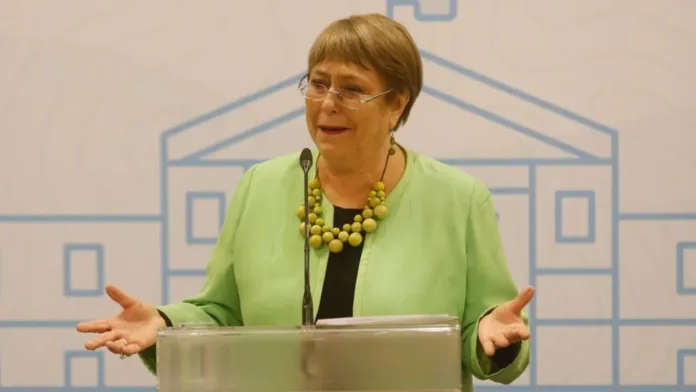 Bachelet gana apoyo en el oficialismo tras resultados positivos en encuestas. Bachelet gana apoyo en el oficialismo tras resultados positivos en encuestas.