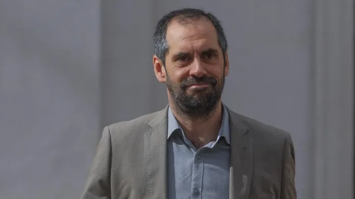 Ministro Grau defiende traspasos de Corfo al fisco y califica polémica de "artificial". Ministro Grau defiende traspasos de Corfo al fisco y califica polémica de "artificial".