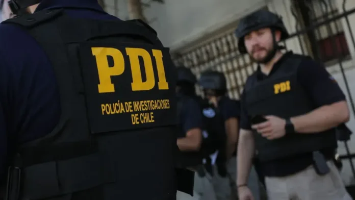 PDI detiene a dos sospechosos más en caso de homicidio en Curicó. PDI detiene a dos sospechosos más en caso de homicidio en Curicó.
