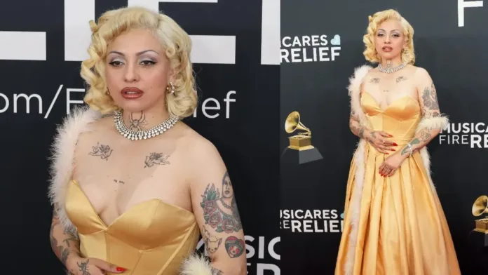 Mon Laferte deslumbra en los Grammy con un look inspirado en Marilyn Monroe. Mon Laferte deslumbra en los Grammy con un look inspirado en Marilyn Monroe.