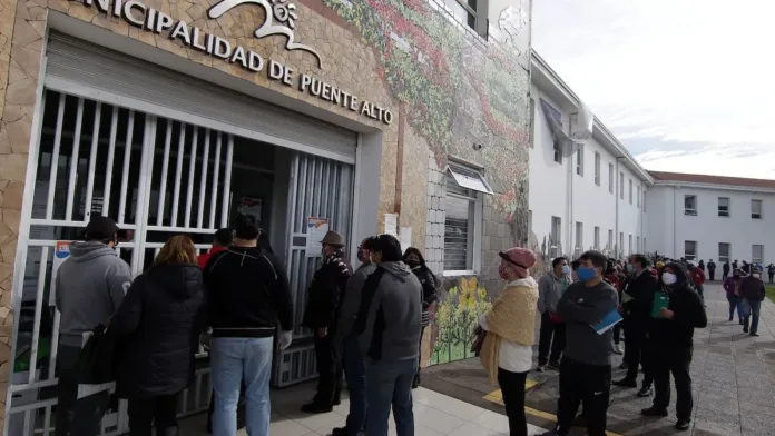 Exjefa de Finanzas de Puente Alto arrestada por corrupción en la Corporación Municipal. Exjefa de Finanzas de Puente Alto arrestada por corrupción en la Corporación Municipal.