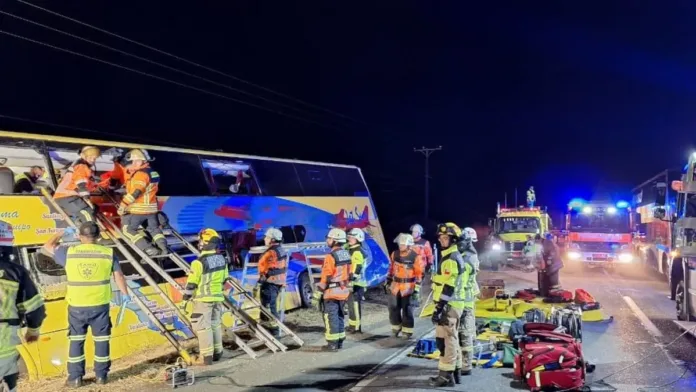 Trágico accidente en Ruta 5 Sur: un muerto y varios heridos tras choque de vehículos. Trágico accidente en Ruta 5 Sur: un muerto y varios heridos tras choque de vehículos.