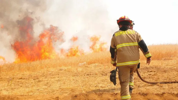 Alerta Roja en San Ignacio: incendio forestal amenaza áreas pobladas. Alerta Roja en San Ignacio: incendio forestal amenaza áreas pobladas.