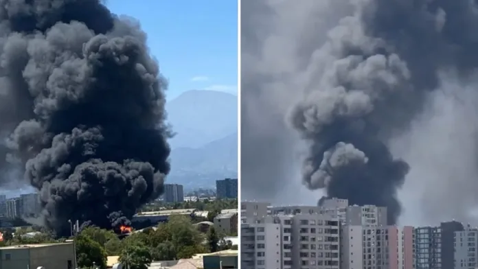 Incendio en San Joaquín consume viviendas y bodegas de plástico en una emergencia devastadora. Incendio en San Joaquín consume viviendas y bodegas de plástico en una emergencia devastadora.