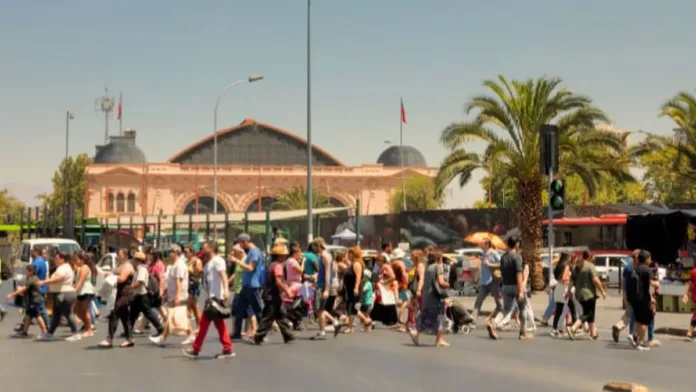 Se anticipan 34°C: el regreso del calor en la región Metropolitana. Se anticipan 34°C: el regreso del calor en la región Metropolitana.